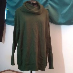 Cowl neck sweater with pockets forest green